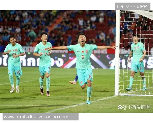 大连万达足球队奋勇争先力争联赛冠军展现团队精神与拼搏精神